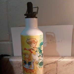 18oz Sailor Moon Insulated stainless steal water bottle with flip top and handle